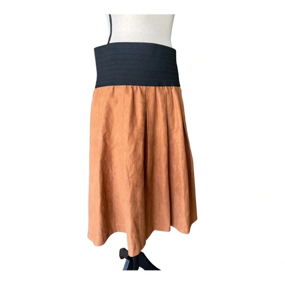 Dejavu Elegant Two-Tone Midi Skirt in Brown and Black Flare Size M